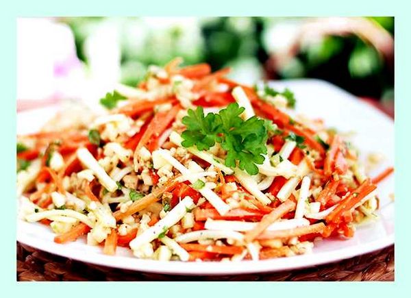 Салат из моркови сельдерея и имбиря