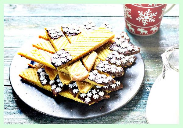Шафрановые карамельные пирожные с апельсиновым оттенком