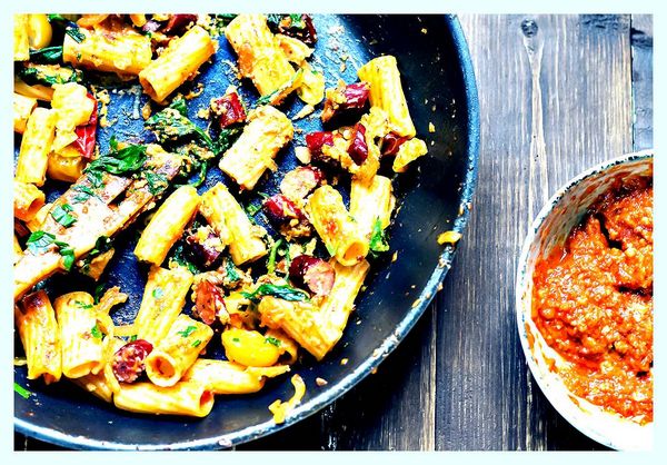 Tortiglioni a`la carbonara с сосисками () Tortiglioni a`la carbonara с сосисками