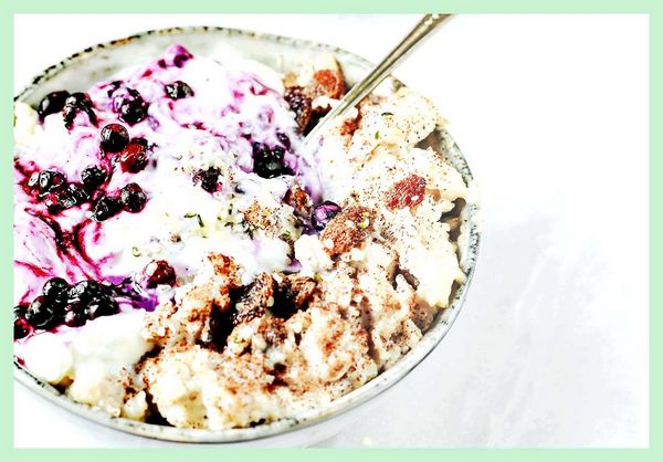 Вкусная овсянка с йогуртом и ягодами () Вкусная овсянка с йогуртом и ягодами