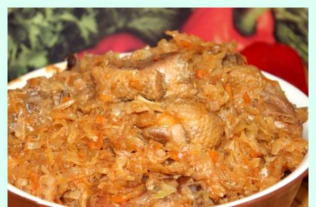 Как потушить капусту в сковороде с мясом