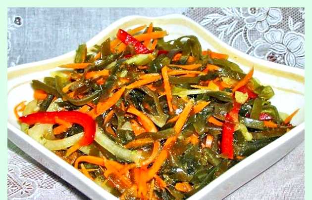 Салат из морской капусты с крабовыми