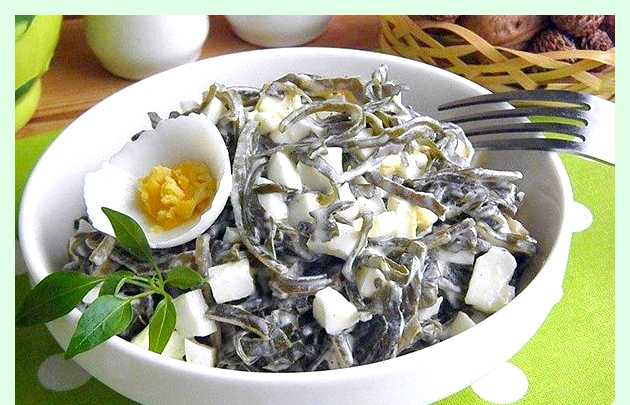 Салат из морской капусты с крабовыми