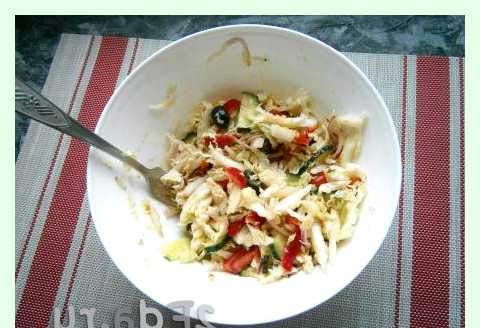 Салат с пекинской капустой огурцами и помидорами