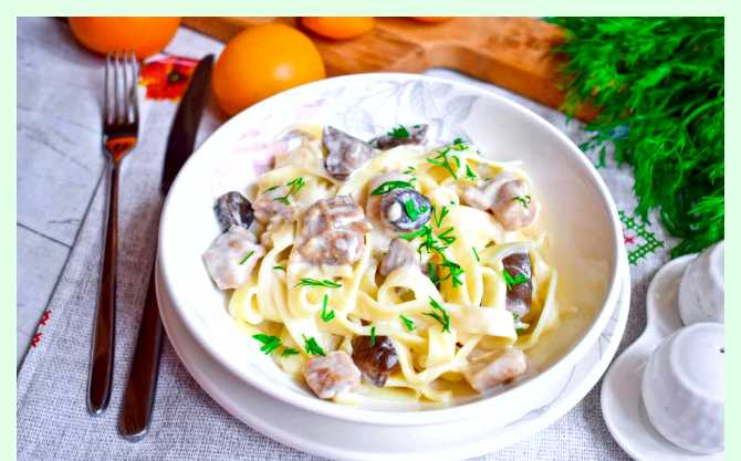Спагетти с грибами и курицей