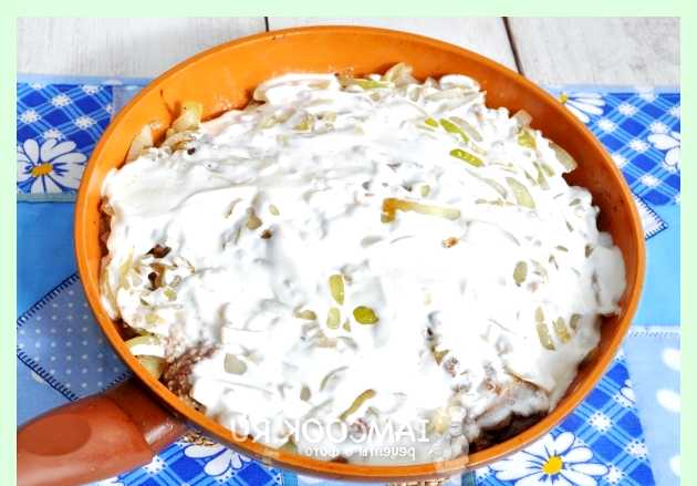 Тушеная куриная печень в сметане (тушеный, куриный, печень, сметана, Куриная печень, печень сметане) Тушеная куриная печень в сметане