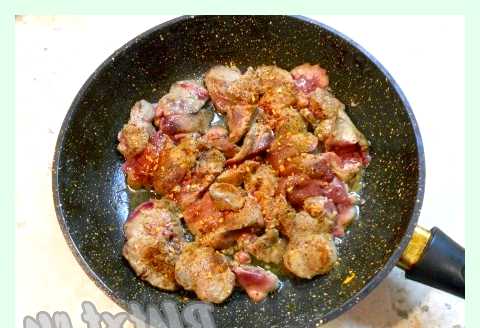 Тушеная куриная печень в сметане (тушеный, куриный, печень, сметана, Куриная печень, печень сметане) Тушеная куриная печень в сметане