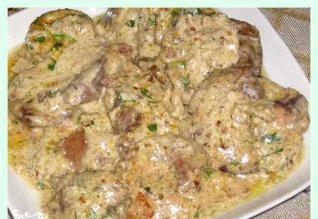 Тушеная куриная печень в сметане на маленьком огне Тушеная куриная печень в сметане на маленьком огне