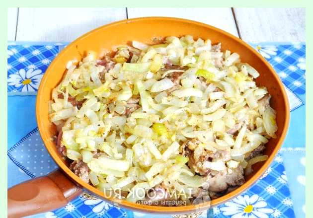 Тушеная куриная печень в сметане (тушеный, куриный, печень, сметана, Куриная печень, печень сметане) Тушеная куриная печень в сметане